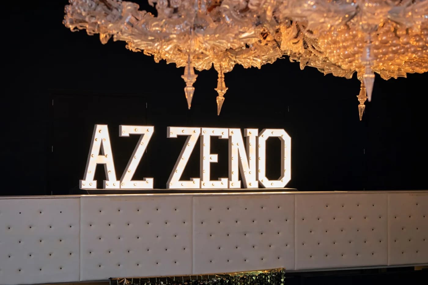 AZ ZENO lichtletters op een bedrijfsevent